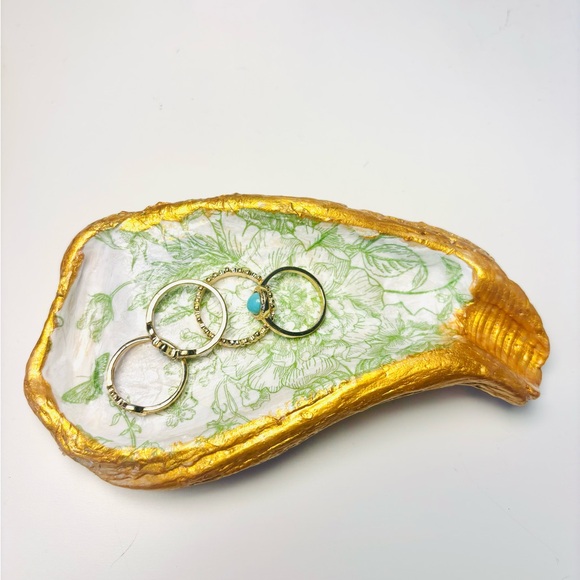 Hand Crafted Jewelry - Handmade oyster shell ring dish with green floral
decoupage design.